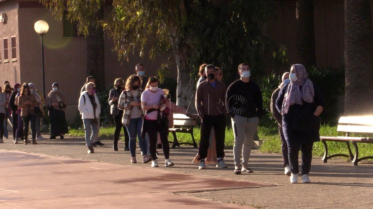 Melillenses se vacunan por primera vez contra el covid para poder viajar en las vacaciones de Navidad