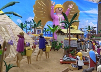 Exposiciones para Navidad: un belén de Playmobil y fotografías de Melilla