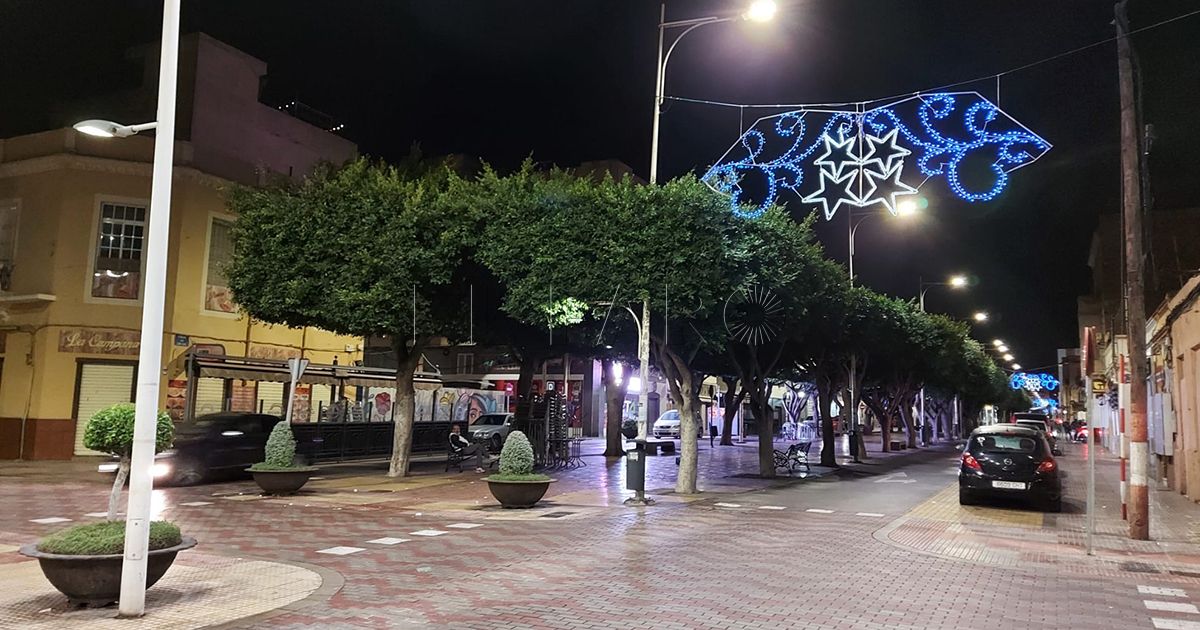 Navidad 'a medias' para la calle La Legión en Melilla