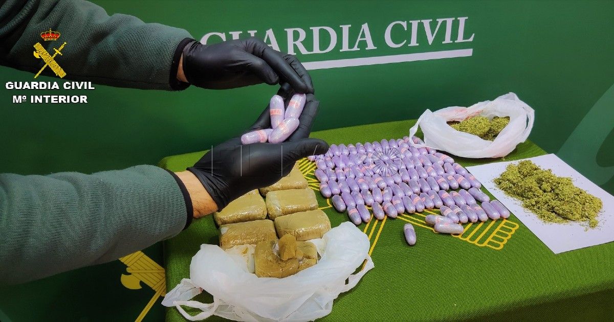 Melilla: Detenidos dos menores grabados al recoger hachís lanzado por la valla desde Marruecos