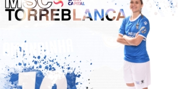 Amandinha se muestra muy feliz de poder representar la camiseta que ele ha sacado de su casa y por la que dará lo mejor todos los días.