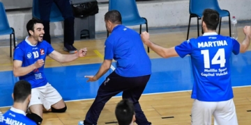 Salim Abdelkader celebra un punto conseguido por Luengas en uno de los encuentros de esta temporada.
