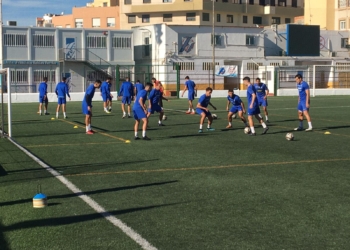 Tras dos días sin pisar el terreno de juego, los jugadores de Manolo Herrero se ejercitaron en el Campo Federativo de La Espiguera.
