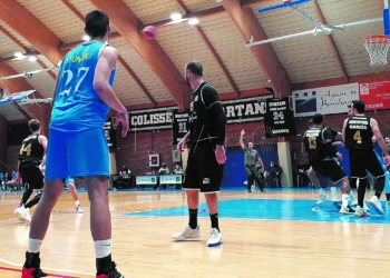 La escuadra colegial cayó derrotada en Benahavís, donde también perdió el basquet average.