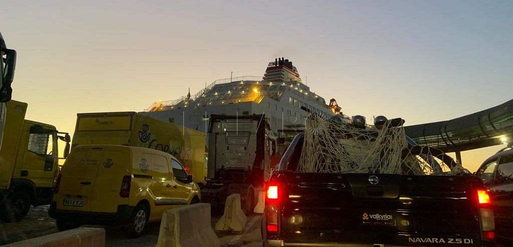 ¿Por qué el PSOE no explica qué tiene de espectacular el contrato marítimo de Melilla?