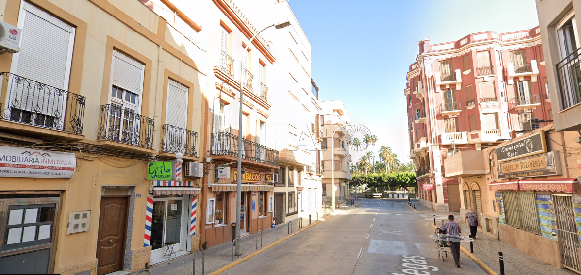 La calle Villegas tendrá aceras más grandes con jardineras para separarla de la carretera