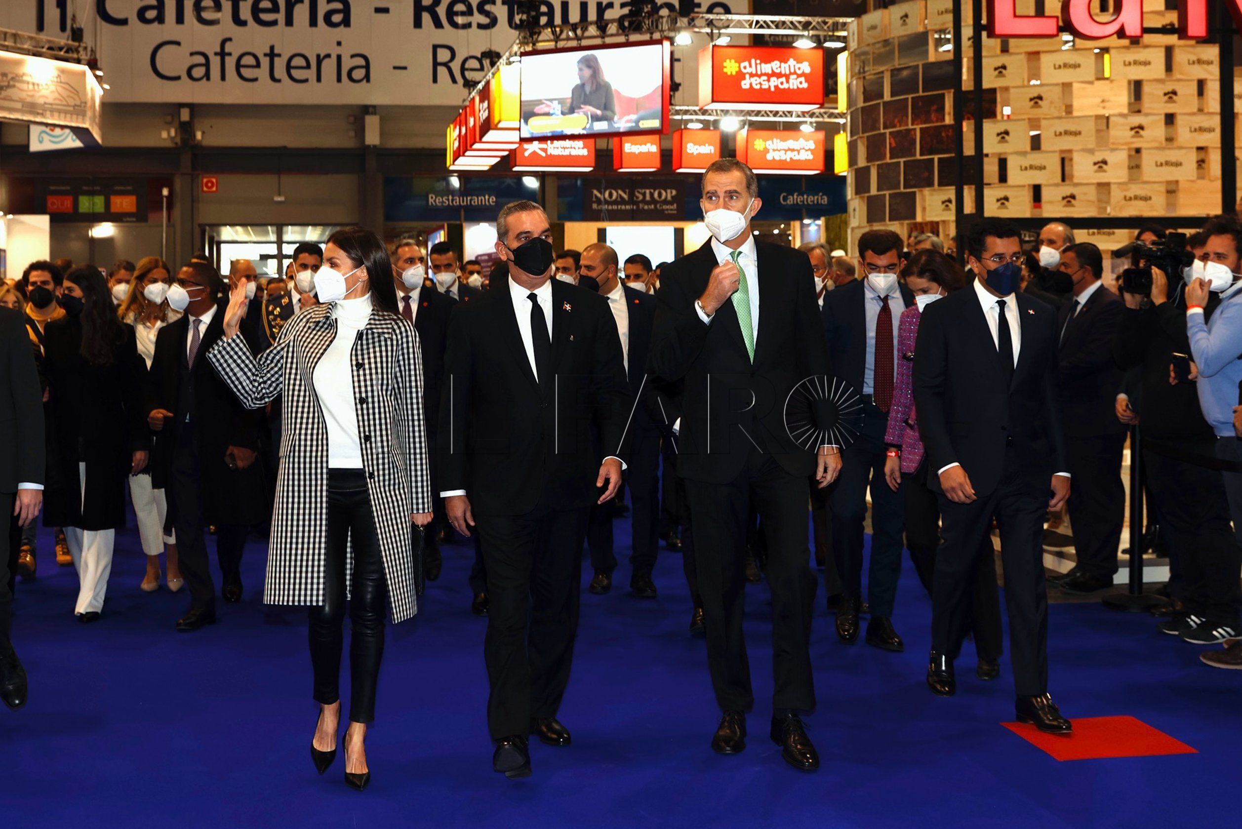 Los reyes visitan el expositor de Marruecos en la inauguración de Fitur