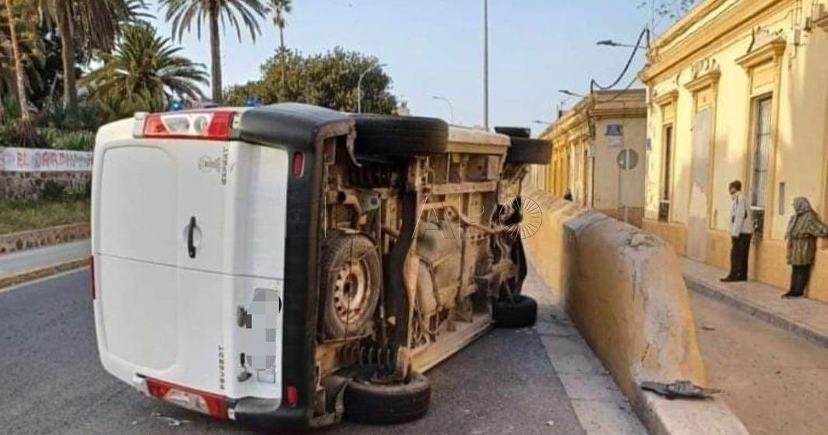 Vuelca una furgoneta en la carretera de Cabrerizas