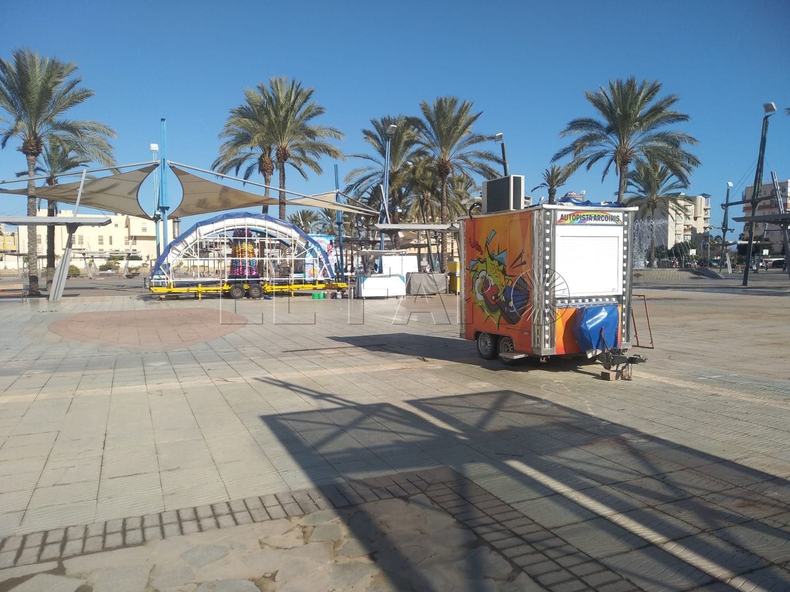 Retiran las atracciones de la plaza Multifuncional de Melilla