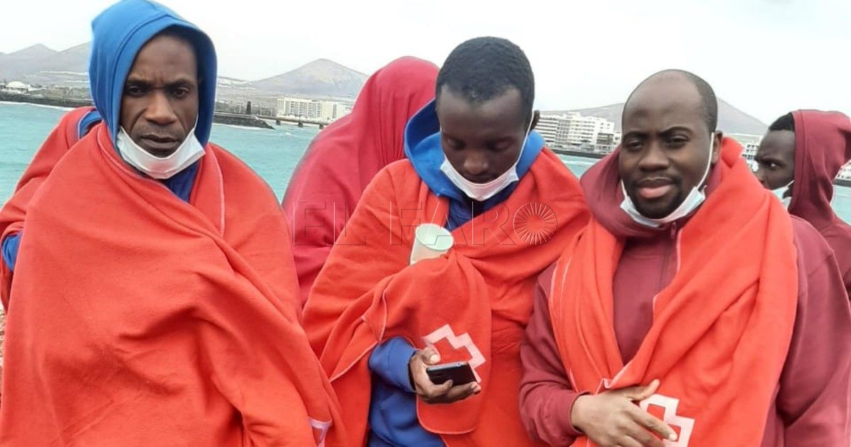 Los inmigrantes expulsados de Vélez de la Gomera llegan a Lanzarote