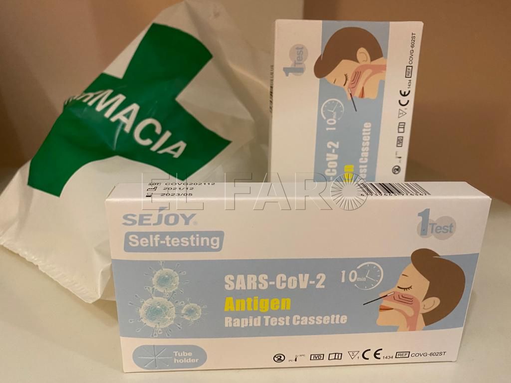 Se venden más test de antígenos por el precio y la subida de contagios