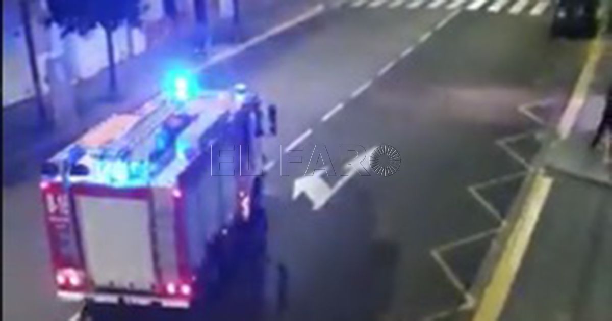 Los Bomberos extinguen un incendio en la cocina del CETI de Melilla