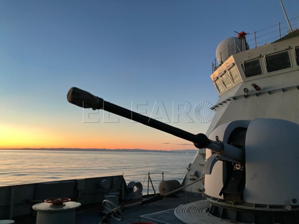 La Armada refuerza su presencia en aguas de Melilla para impedir que Marruecos instale piscifactorías