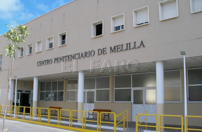 Encuentra tres ratones dentro de sus zapatos en la cárcel de Melilla
