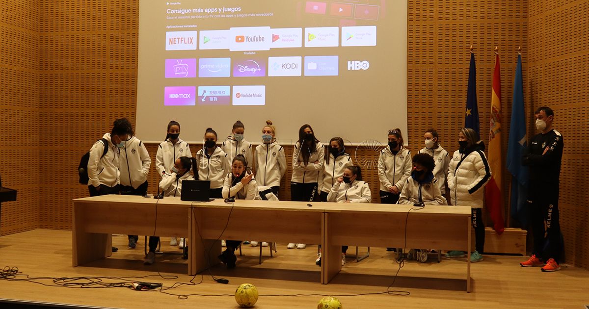Las Guerreras dan visibilidad al futsal femenino en el IES Virgen de la Victoria