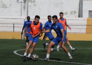 Imagen del entrenamiento realizado en la matinal de ayer miércoles en el Campo Federativo de La Espiguera.