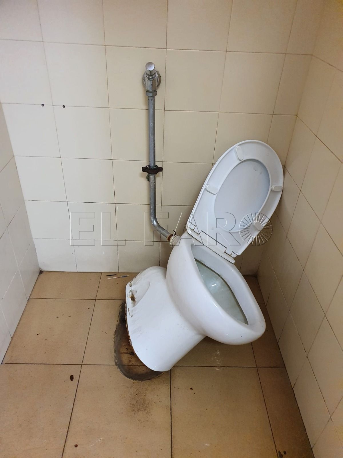 CSIF pide a la Consejería de Educación que repare el pabellón deportivo del Anselmo Pardo