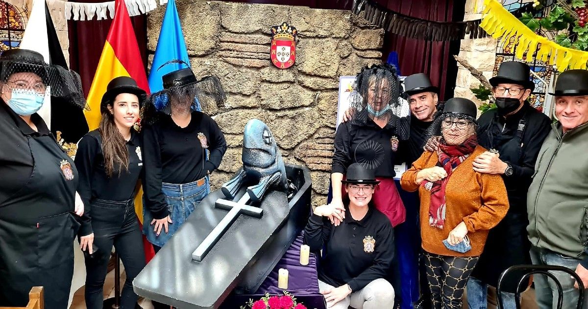 Primer entierro de la caballa en Melilla