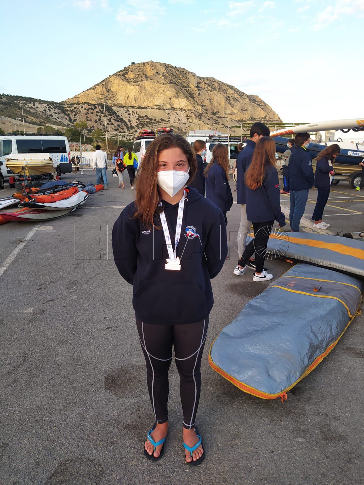 Azul Sánchez, con un bronce, sube al podio del Campeonato de España IQFoil