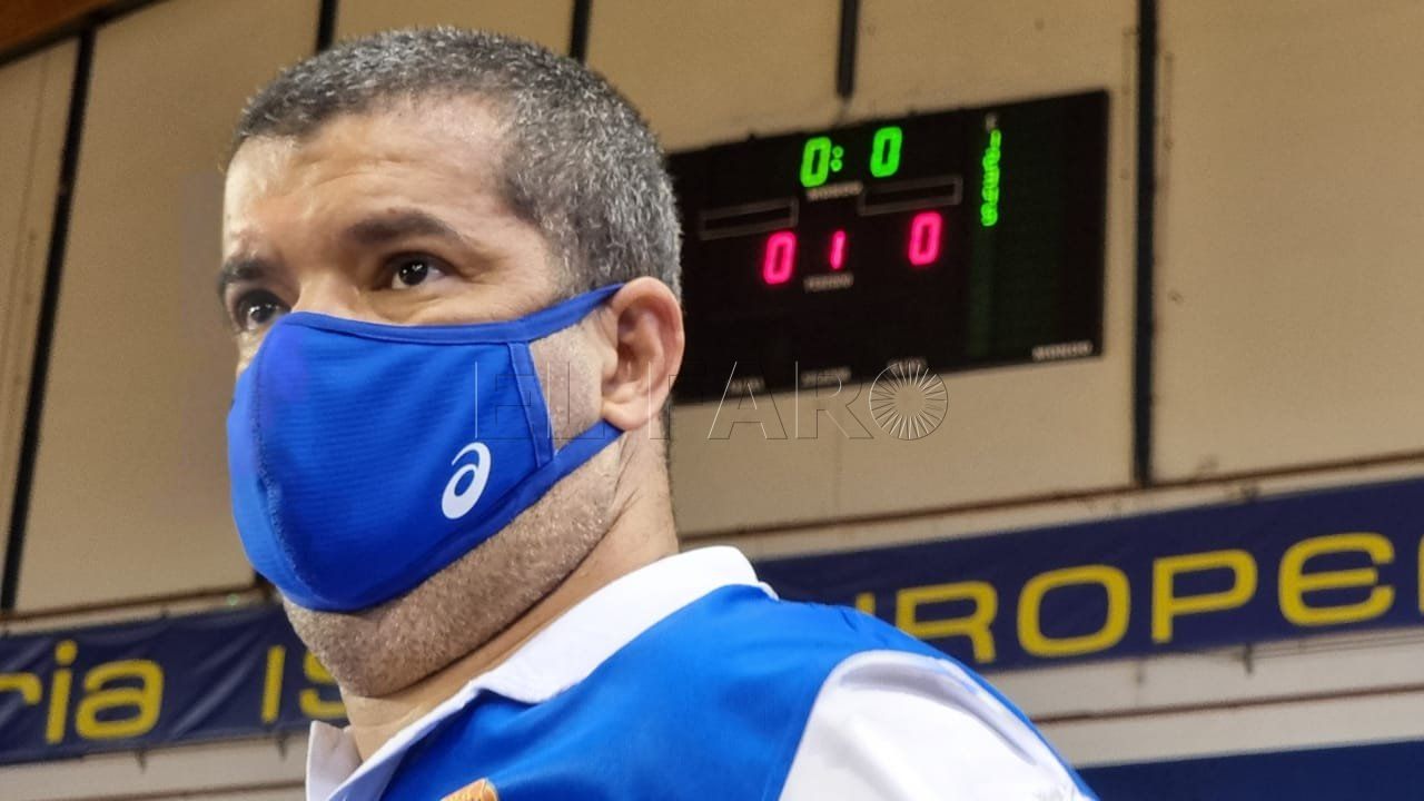 Salim Abdelkader, técnico del Melilla: “Todo ha sido una locura y estoy muy feliz por todo lo que conseguimos”