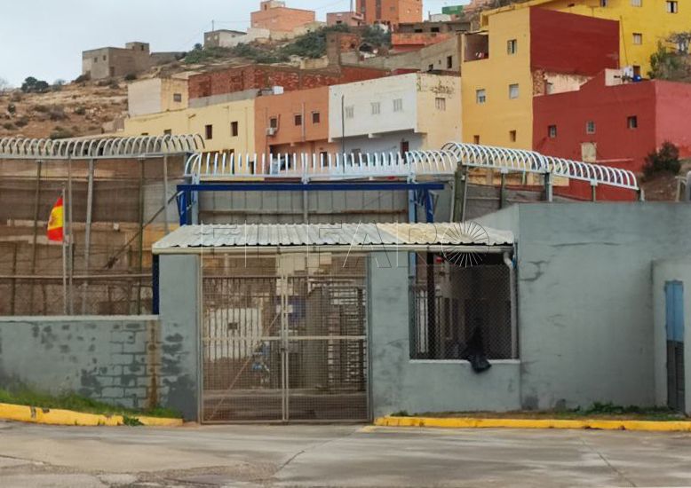 Melilla, "inmersa" en la segunda fase de colocación de peines invertidos en la valla