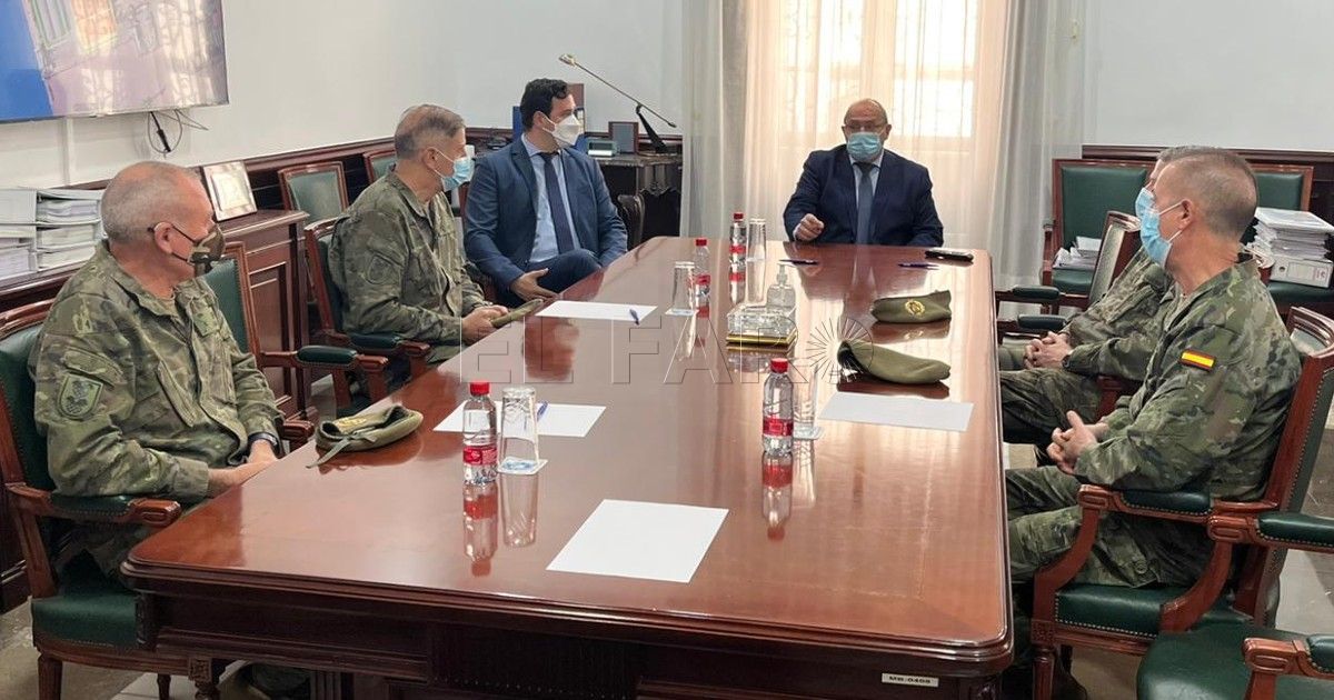 La plana mayor del Ejército de Tierra visita el Puerto de Melilla