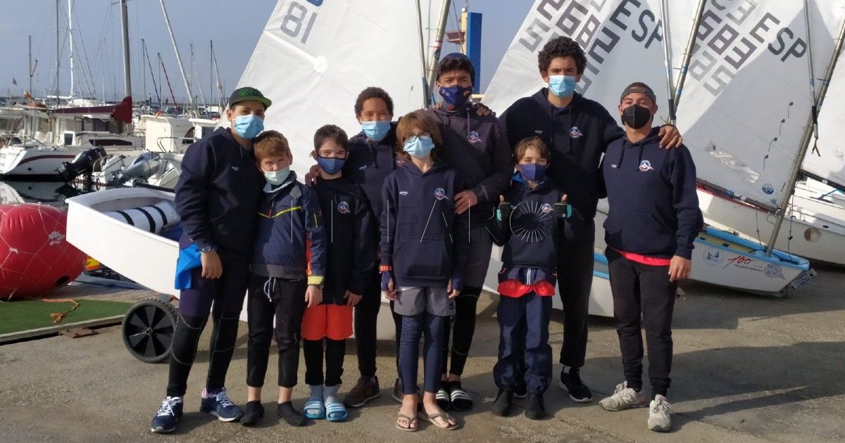 El equipo de regata del Real Club Marítimo de Melilla compite en Almería