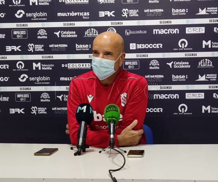 Miguel Rivera, técnico del Melilla: "Entre todos tenemos que superar al Alzira"