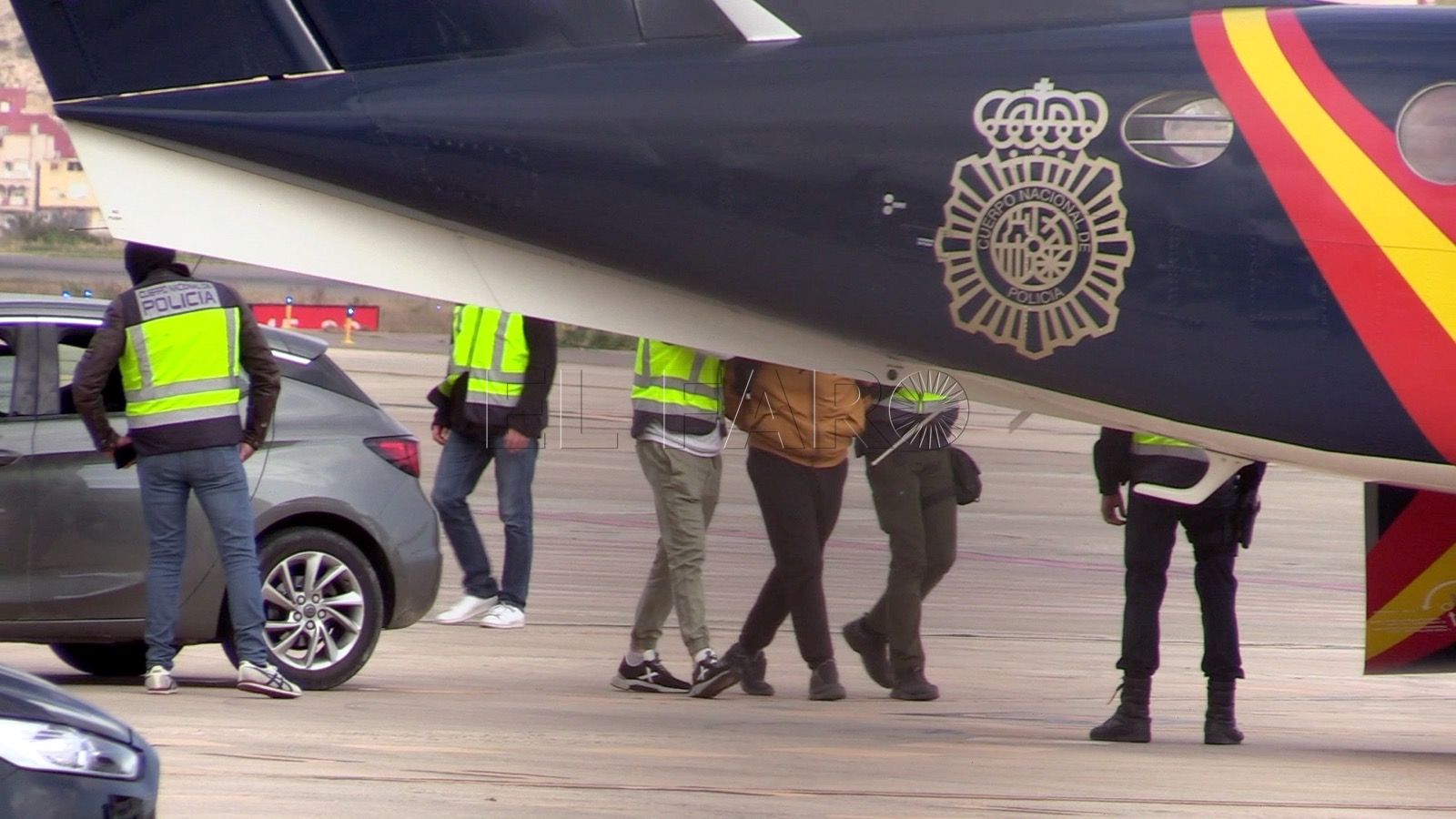 La Policía traslada a la península a los dos arrestados por yihadismo en Melilla