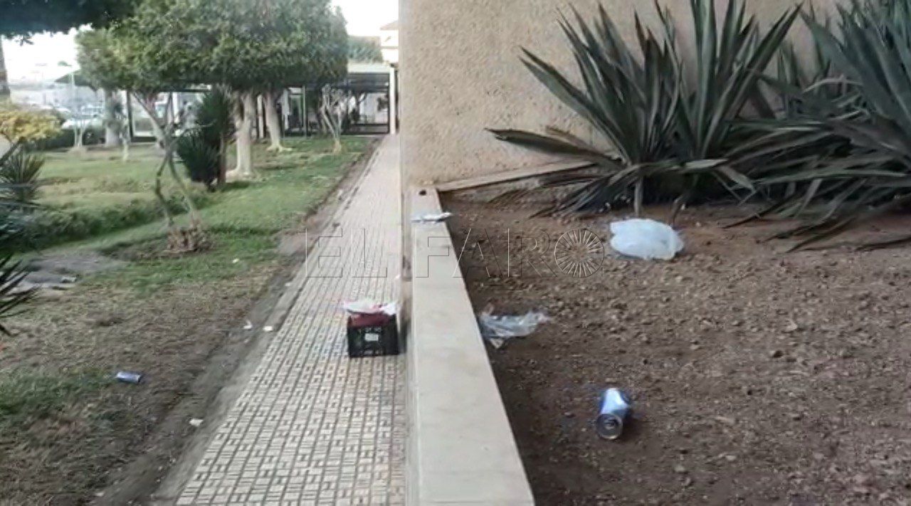 El Comarcal vallará una zona de jardines para evitar botellones