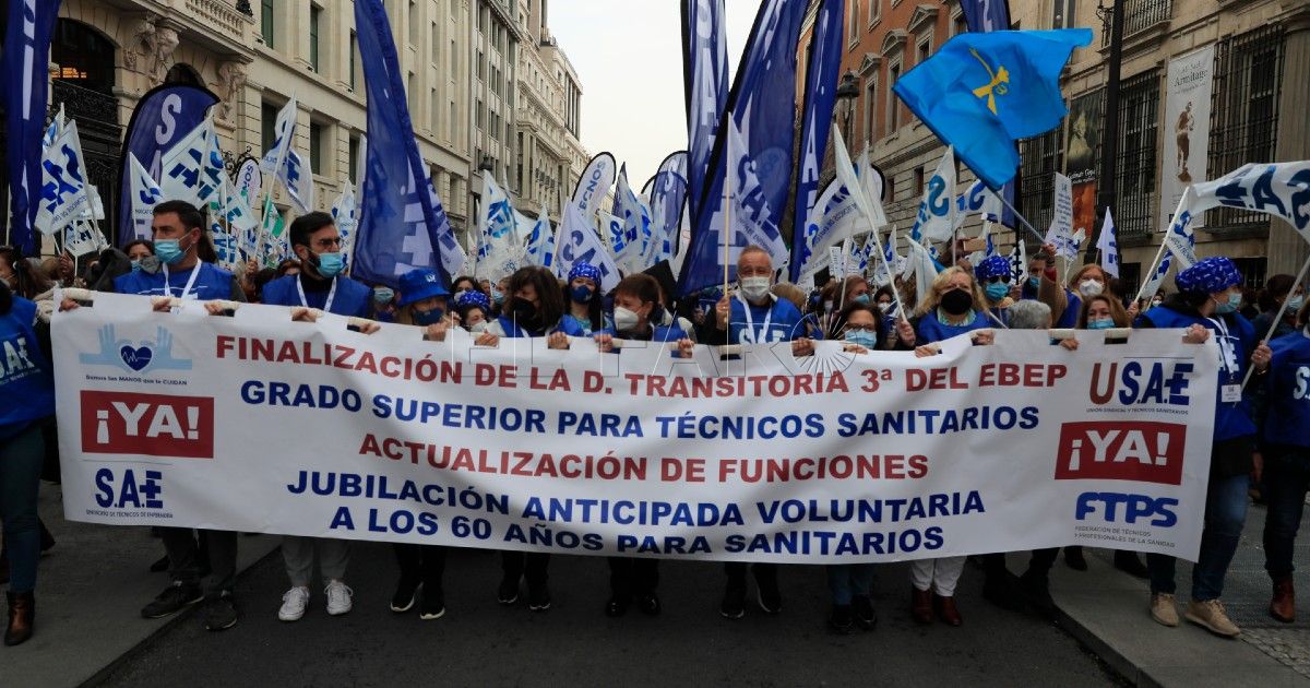 Melillenses se suman a la manifestación de técnicos sanitarios en Madrid