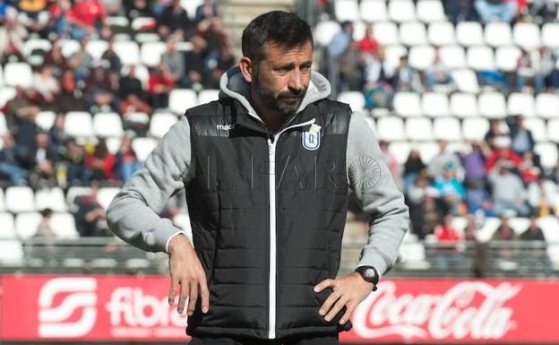 Manolo Herrero deja de ser entrenador de la UD Melilla