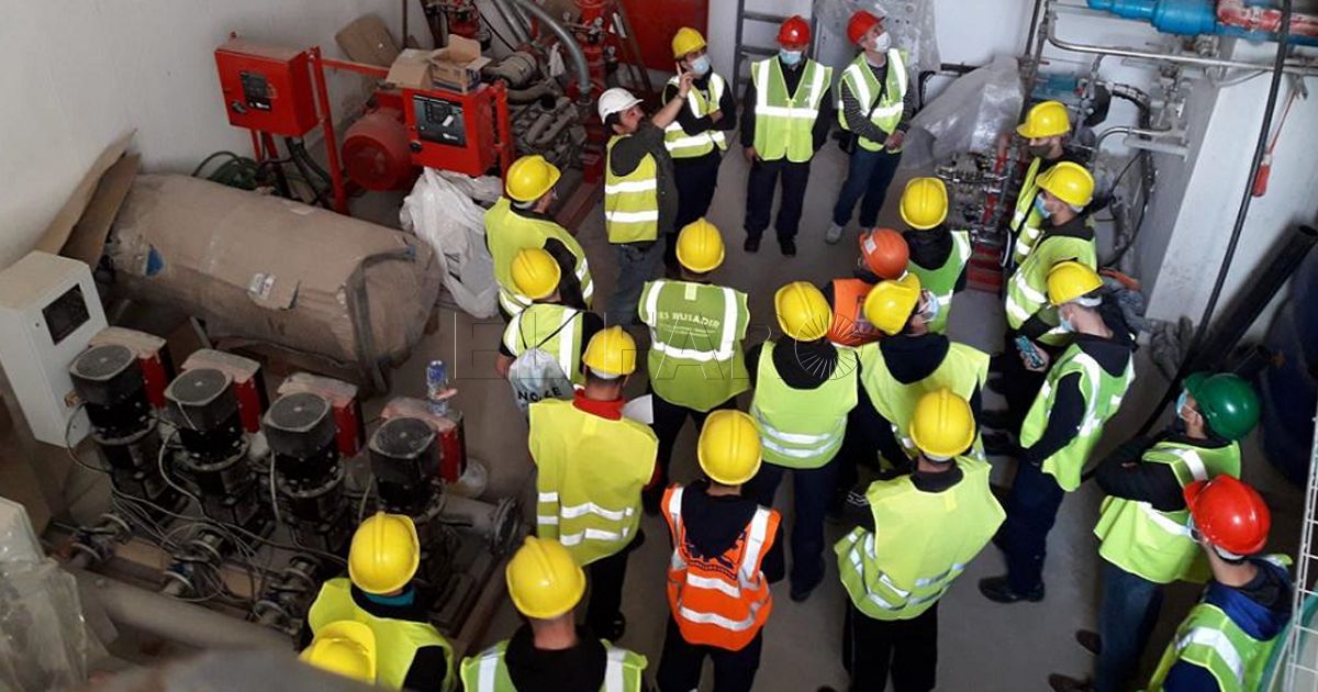 Alumnos del IES Rusadir visitan las obras del nuevo hospital de Melilla