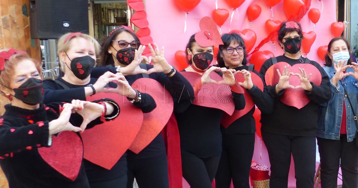 Menéndez Pelayo se llena de corazones vivientes por San Valentín
