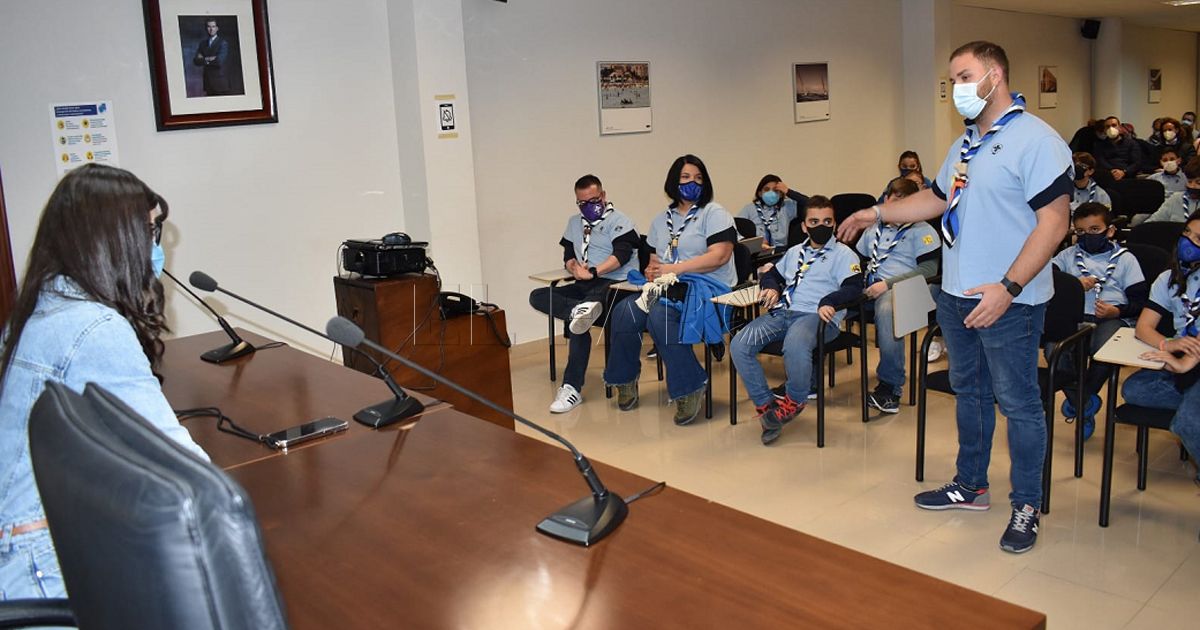 La Delegada del Gobierno recibe a los Scouts de Melilla