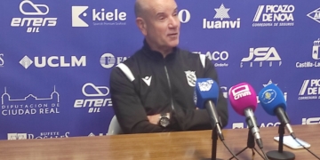 Miguel Rivera, entrenador de la escuadra melillense.