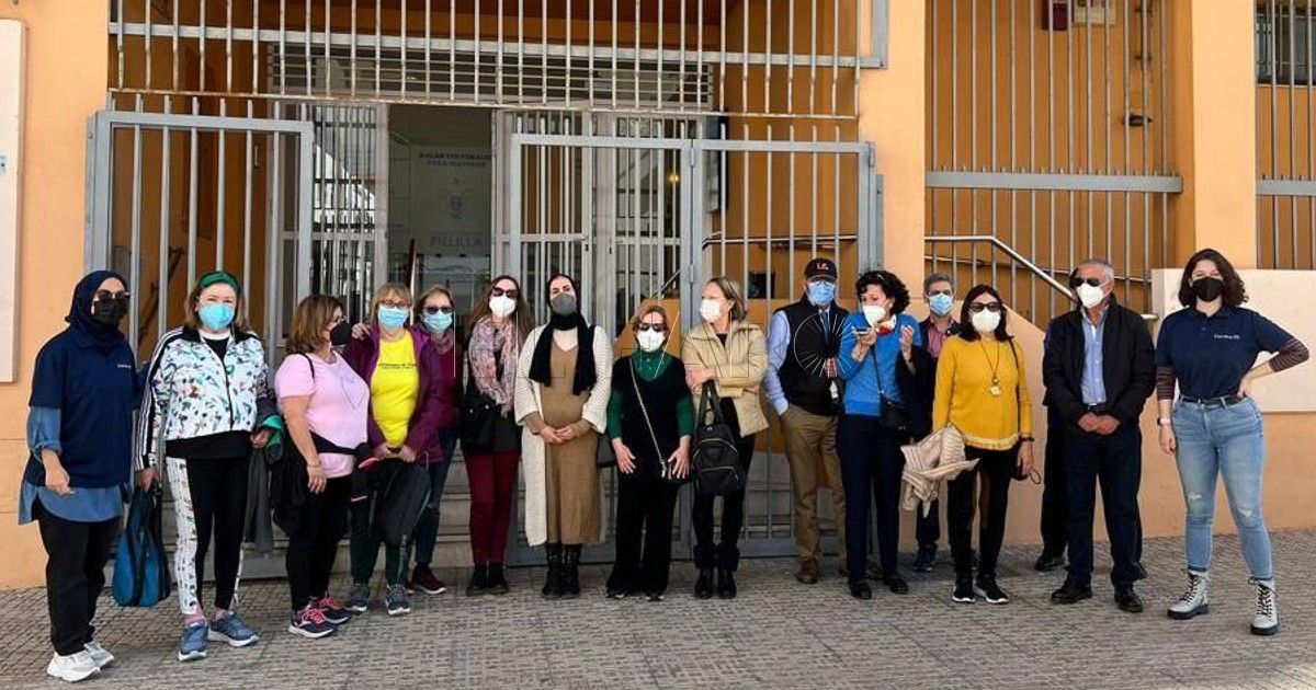 Alumnos del taller de inglés para mayores, de excursión al Foso del Hornabeque