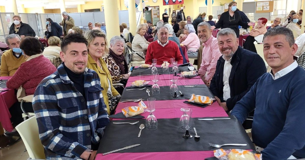 El Centro Social de Mayores celebra el día del Padre