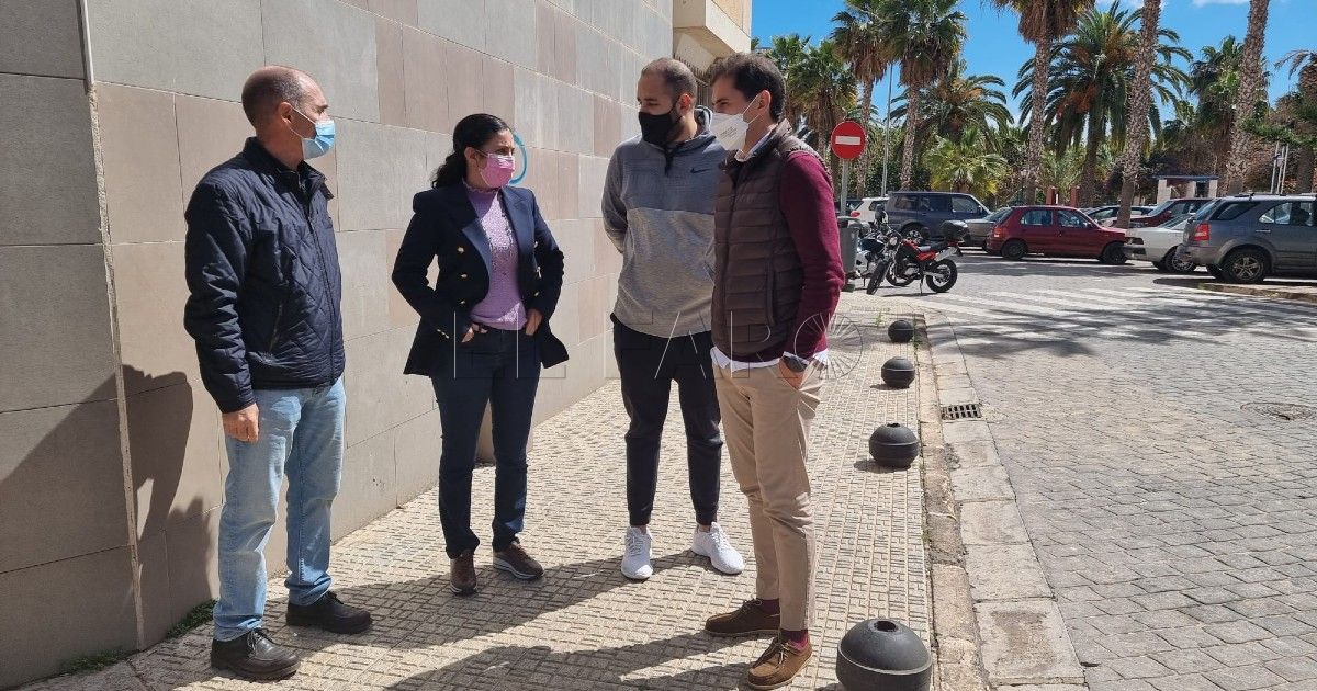 Rachid Bussian y Yonaida Sel Lam escuchan las necesidades de Las Palmeras