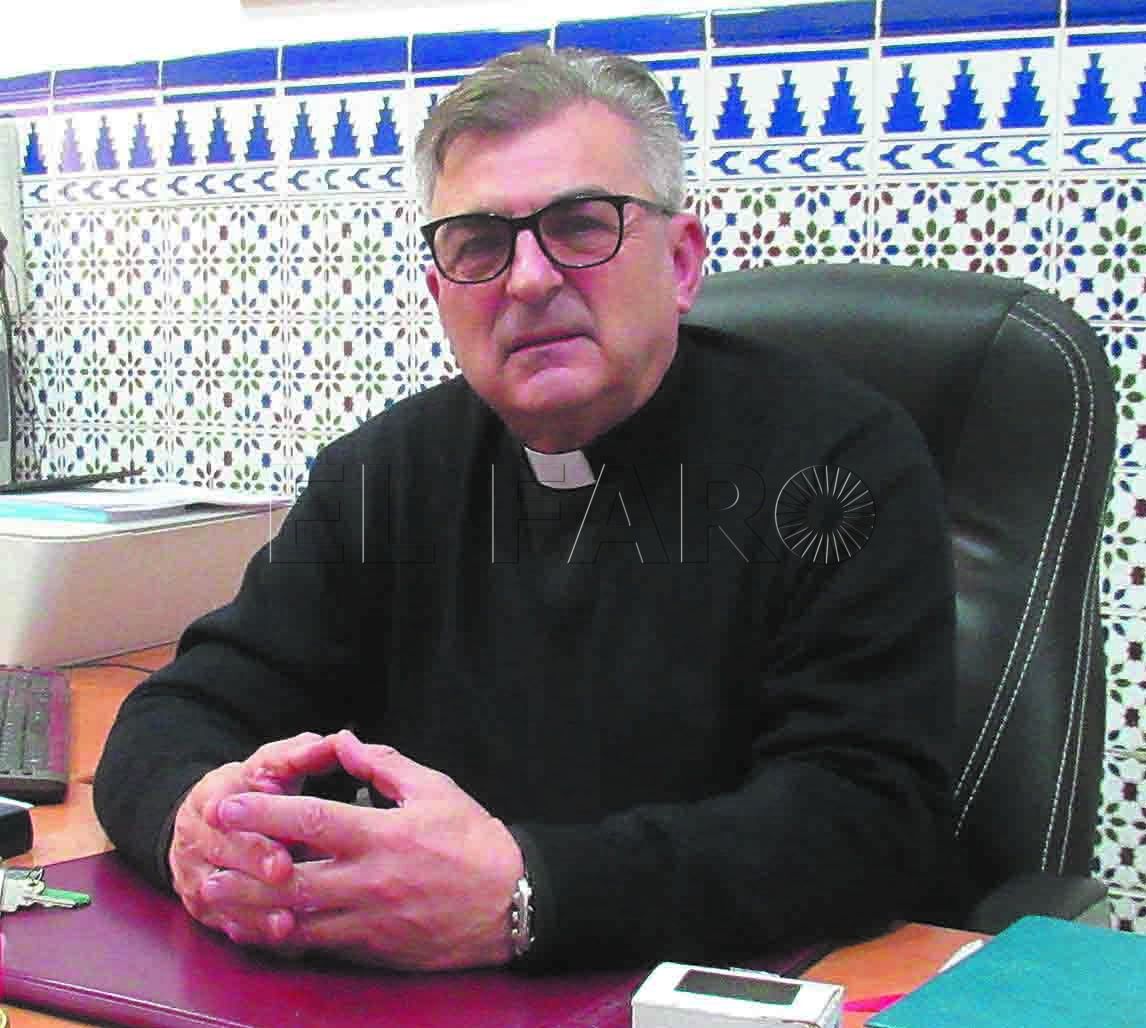 “No veo descabellado que se pongan en las farolas los escudos de las cofradías”