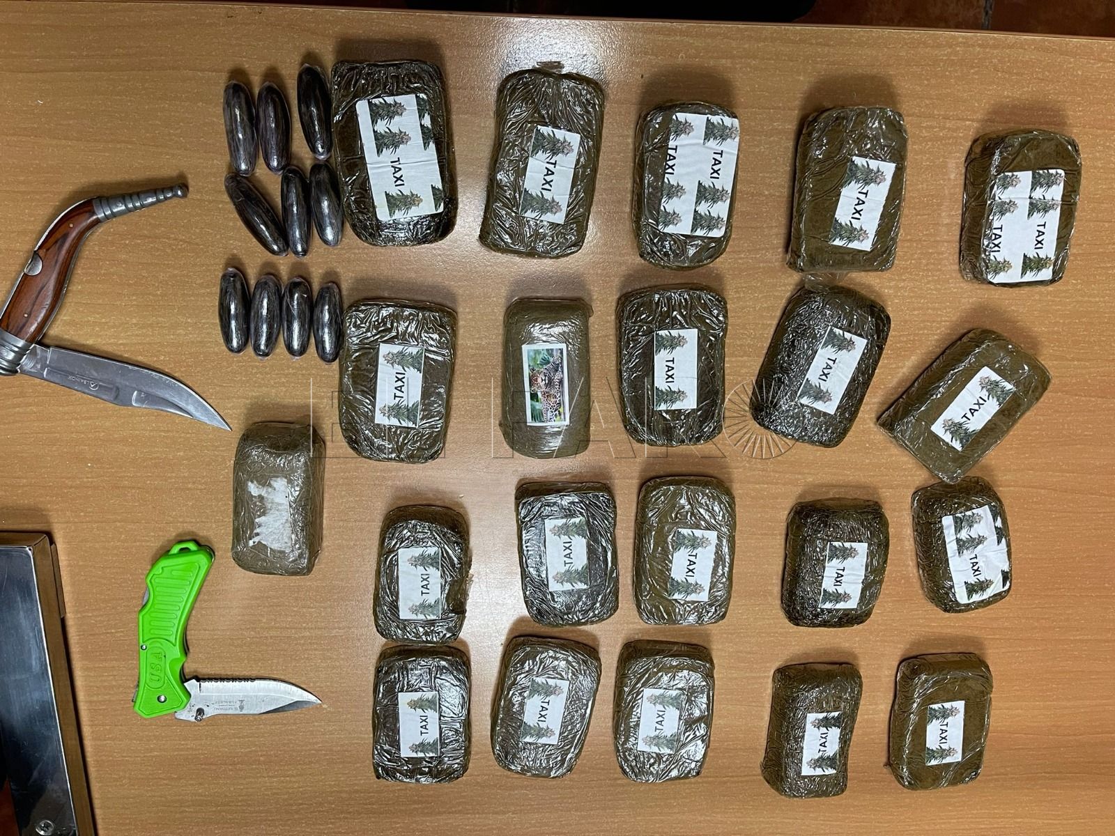 La Polícia Local de Melilla incauta más de dos kilos de droga y dos armas blancas