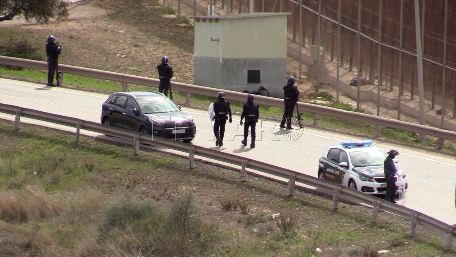 Llegan a Melilla primeros 20 agentes de refuerzo para la valla ante presión