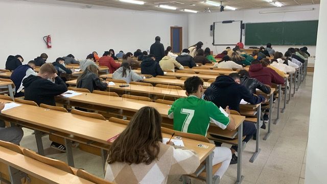 La Universidad de Granada acoge a 86 alumnos de bachillerato para la Olimpiada de Economía