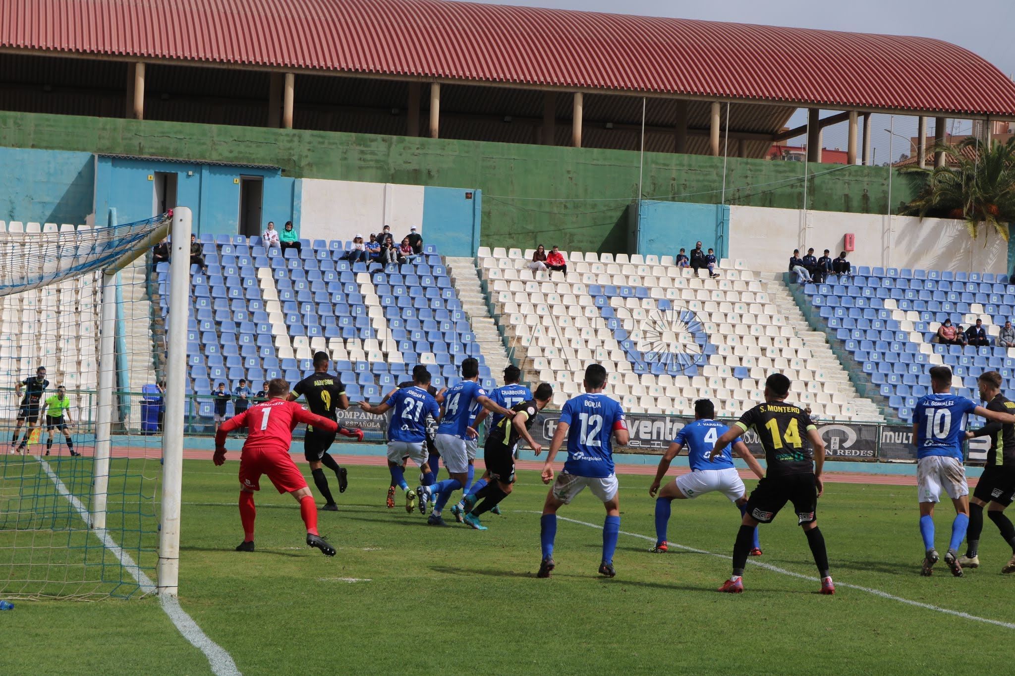 El Melilla crece con el efecto Rivera