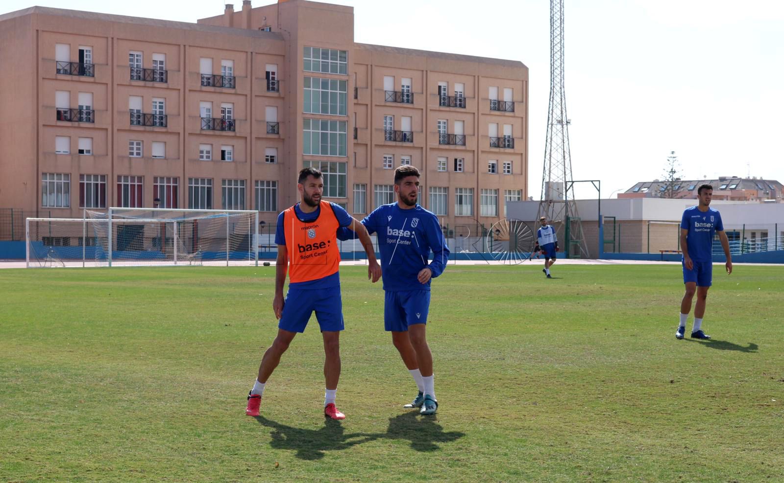 Iker Hernández, delantero de la UD Melilla: “Tenemos que quedarnos con la mejoría y sumar los tres puntos"”