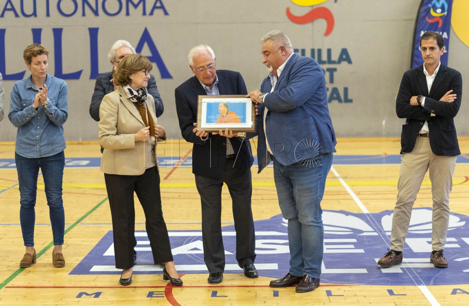Emotivo homenaje del baloncesto melillense a Javier Imbroda