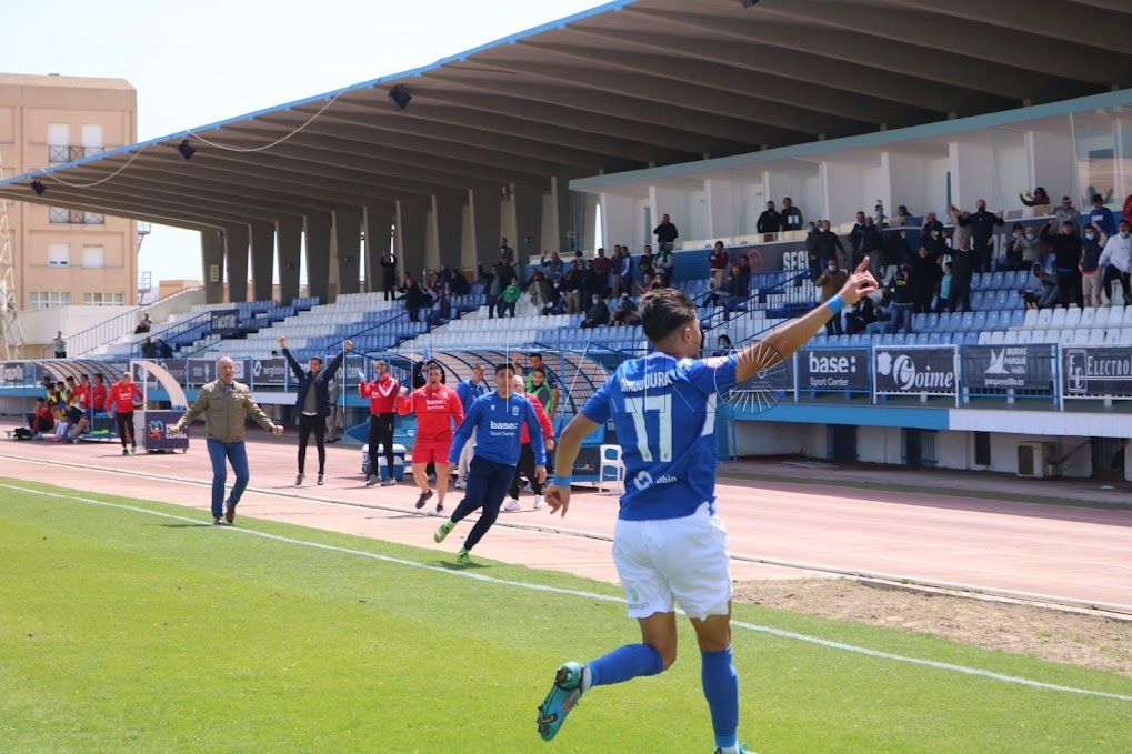 La UD Melilla suma tres puntos en un final no apto para cardiacos