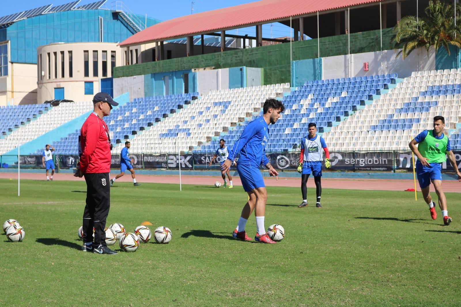 David Ámez, jugador de la UD Melilla: “El equipo llega bien a nivel físico y mental”