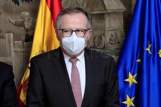 El presidente de Castro se muestra receloso ante la retirada de las mascarillas