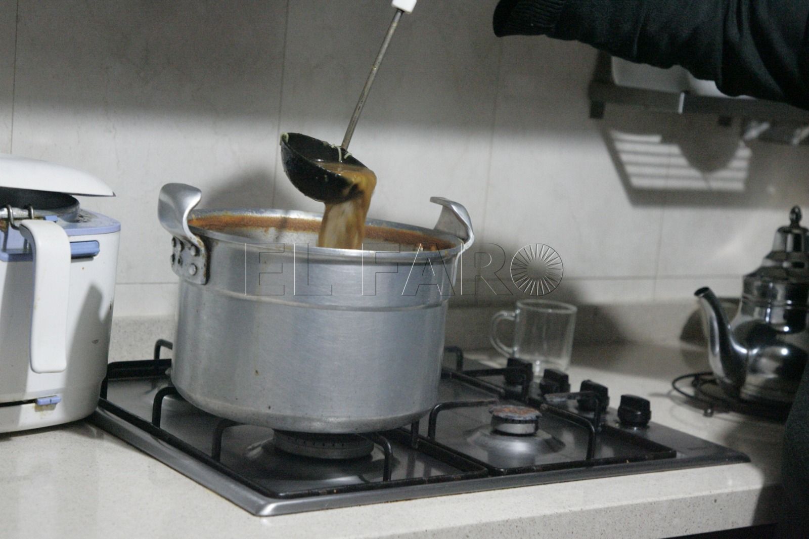 El pan y la sopa de tomate, productos de lujo en el Ramadán del Magreb